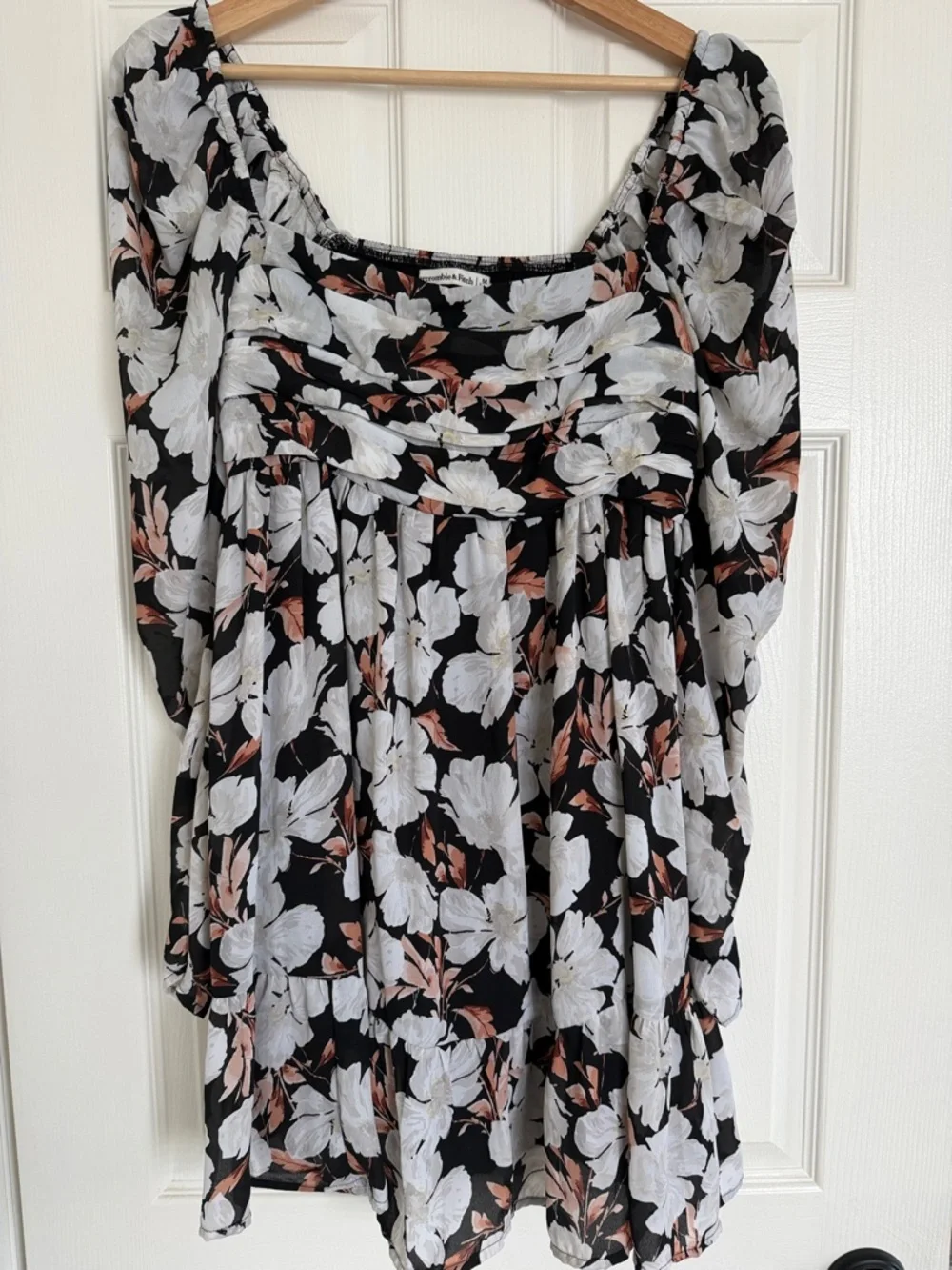 Abercrombie & Fitch Black and White Floral Square-Neck Mini Dress - Picture 3 of 5